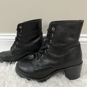 Vibram Roccia Women’s 9/ Black Lace Up Heeled Boots